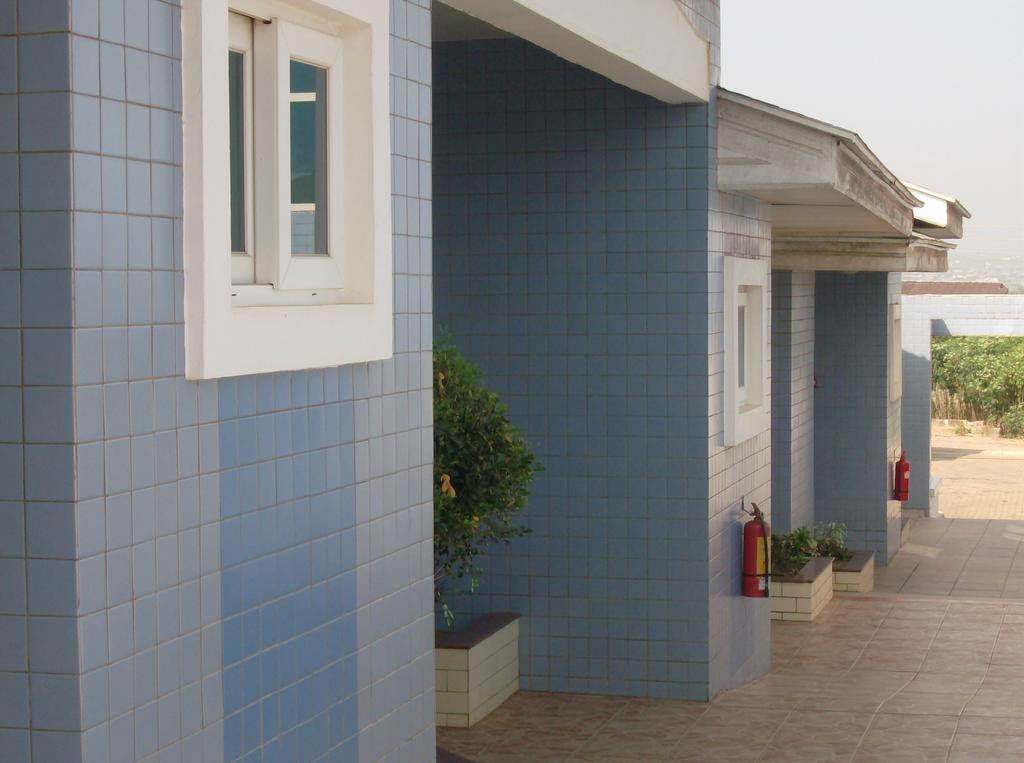 De Holiday Beach Hotel Kokrobite Ngoại thất bức ảnh