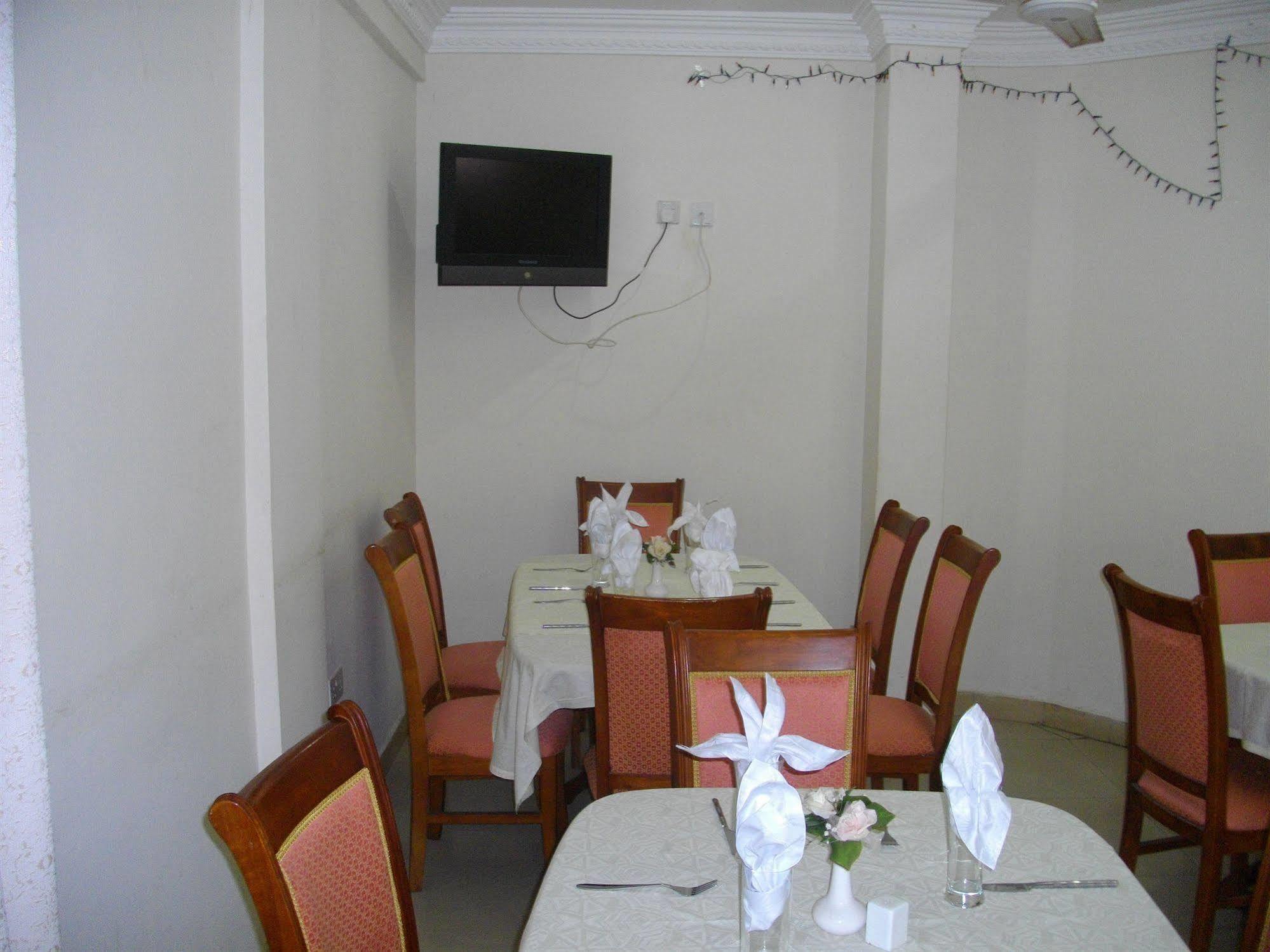 De Holiday Beach Hotel Kokrobite Ngoại thất bức ảnh