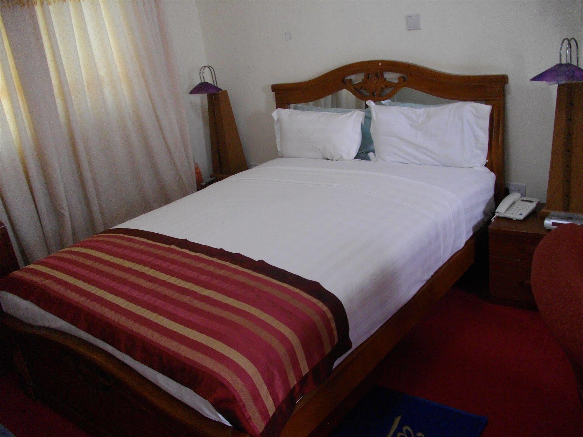 De Holiday Beach Hotel Kokrobite Ngoại thất bức ảnh