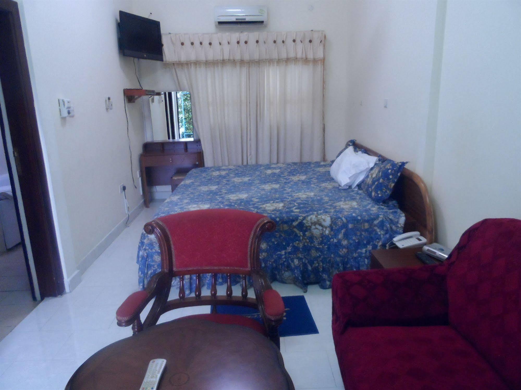 De Holiday Beach Hotel Kokrobite Ngoại thất bức ảnh