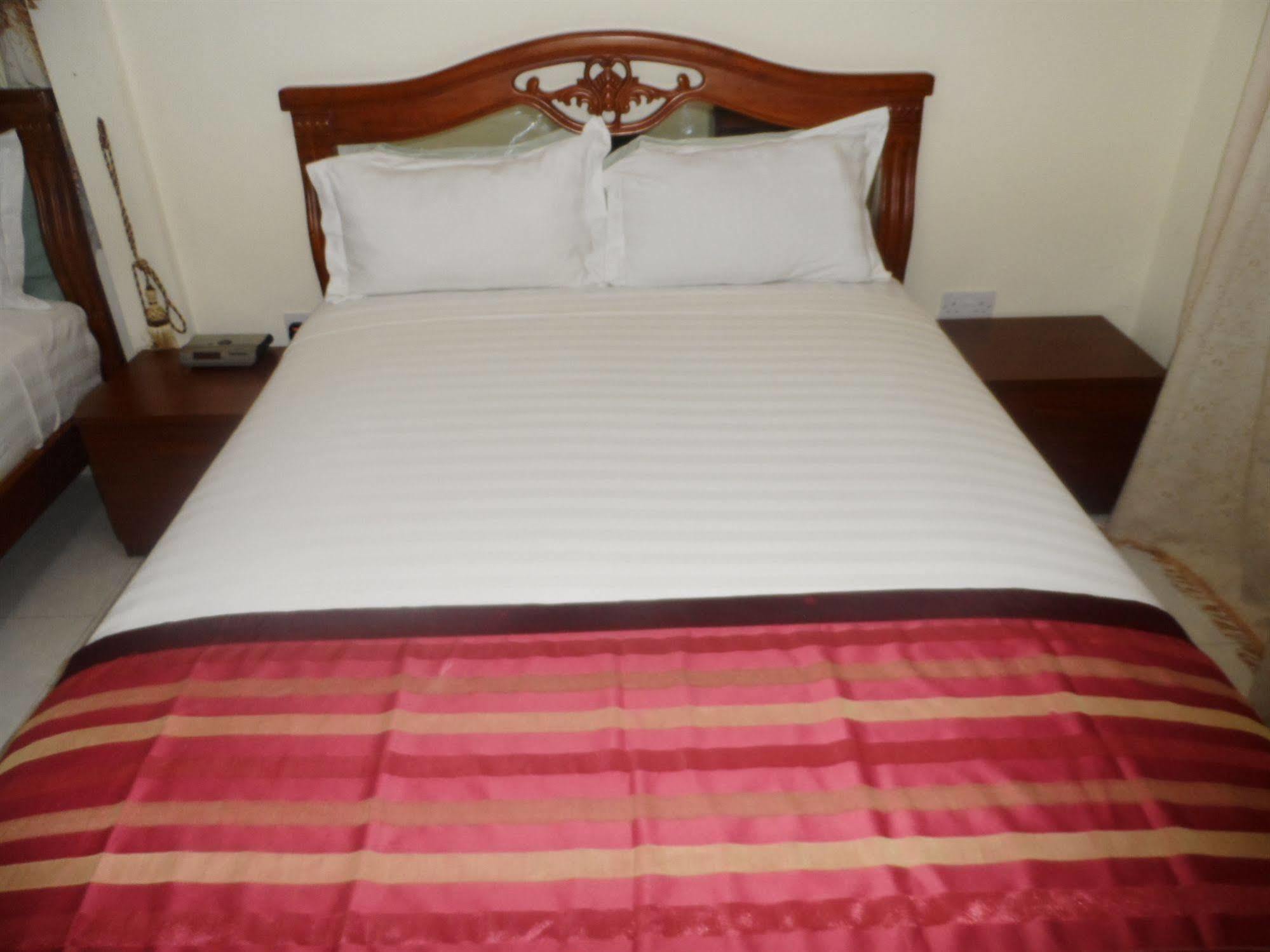 De Holiday Beach Hotel Kokrobite Ngoại thất bức ảnh