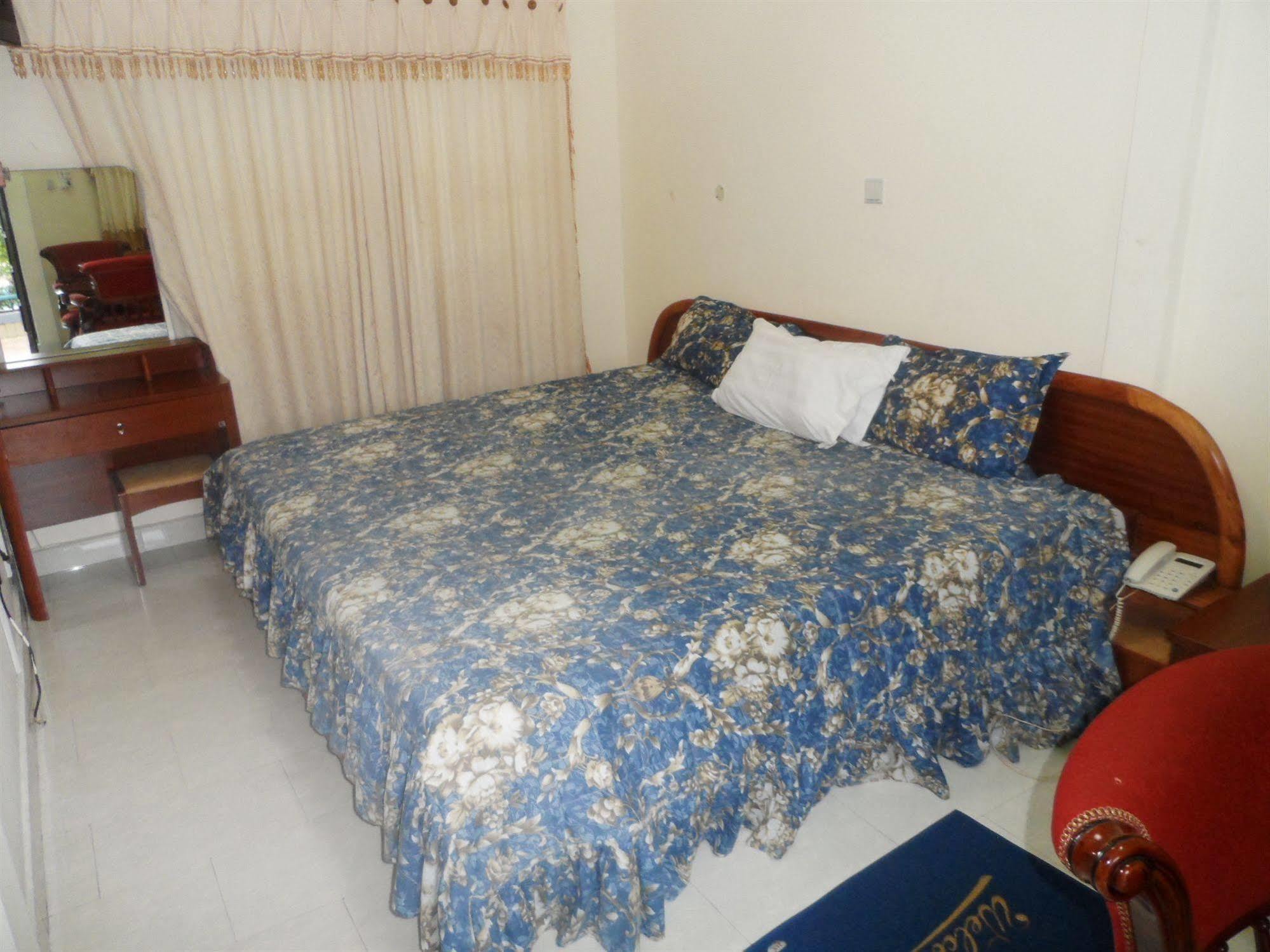 De Holiday Beach Hotel Kokrobite Ngoại thất bức ảnh